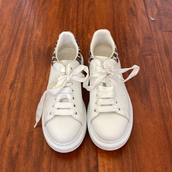 Alexander McQueen white leopard sneaker. Size 38 - Picture 2 of 6